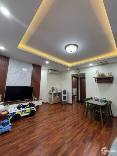 Chính chủ gửi bán căn hộ 173 Xuân Thủy, Cầu Giấy, HN, DT 100m2, tầng chung. Giá 3,8 tỷ, LH: 0396582295