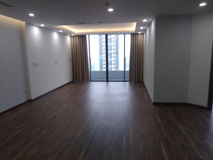 Chính chủ bán CHCC Ngoại Giao Đoàn, Tòa N01T8, 3 phòng ngủ, 2 vệ sinh, 131m2. LH 0362381312