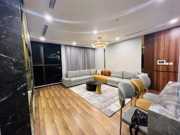 Chính chủ cần bán gấp căn góc 3PN 110m2, tầng cao, view đẹp, tại Mipec Rubik 360, Xuân Thủy, Cầu Giấy
