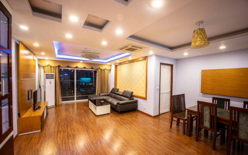 Bán căn hộ 4PN - 141m2 chung cư Golden Palace Mễ Trì, giá 32 tr/m2, bao phí sang tên. LH: 0906212358