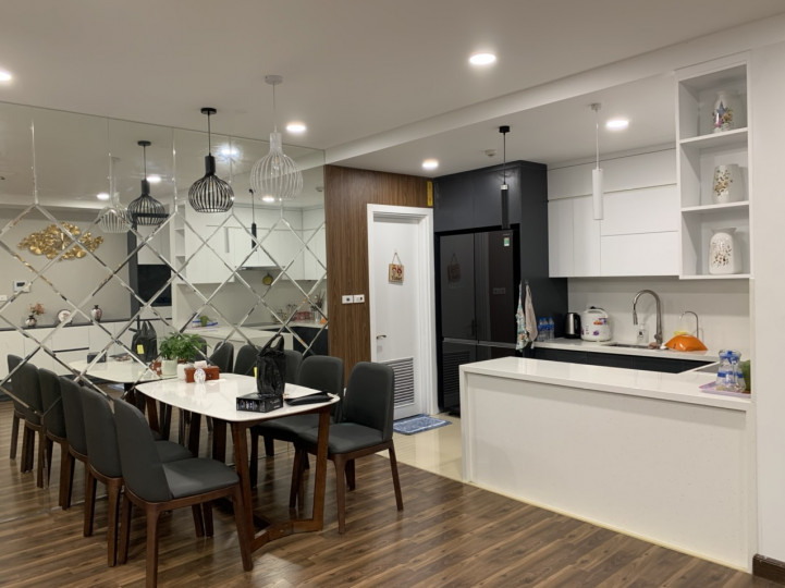 Chính chủ cần chuyển nhượng lại căn Goldmark City 114m2 3PN đã có full nội thất, tầng cao view thoáng giá gia lộc. LH 0362381312