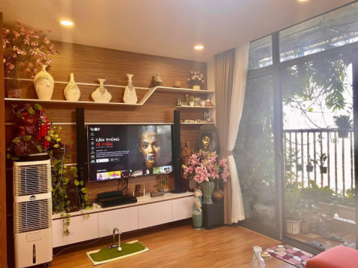 Tôi cần bán nhanh căn hộ Discovery Complex 2PN DT:92m2, BC Đông Nam full nội thất trung tâm quận Cầu Giấy