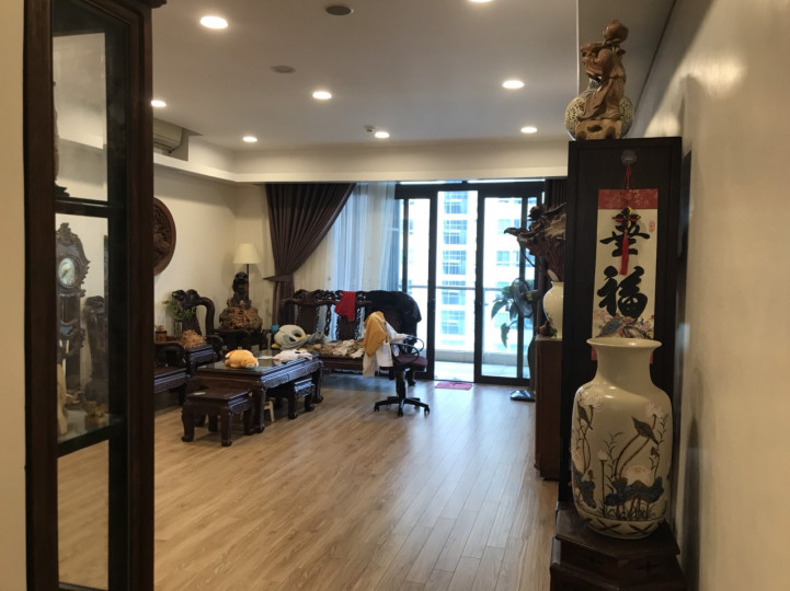 Chủ nhà gửi bán căn hộ Dolphin Plaza Mỹ Đình, HN, 4 ngủ nội thất cơ bản, diện tích 186m2 tầng đẹp giá 6,1 tỷ. Lh 0971107112