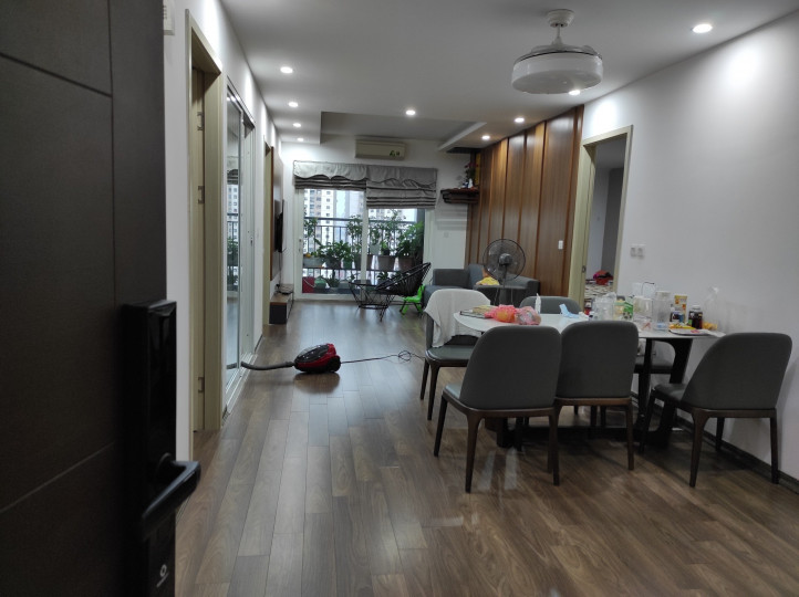 Cần bán gấp căn hộ chung cư Ngoại Giao Đoàn. Full đồ 3PN2WC, LH 0906 212 358