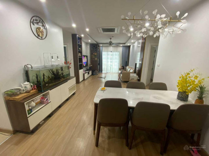 Cần bán căn hộ 3 phòng ngủ tại chung cư Goldmark 136 Hồ Tùng Mậu.Lh 0944076068