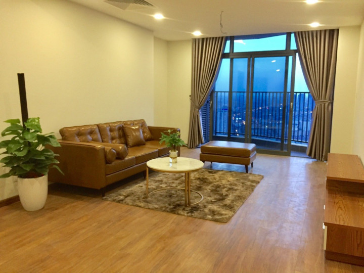 Cho thuê căn hộ 3PN, nội thất sắm để ở, view siêu xịn tại Discovery Complex. LH 0815908914