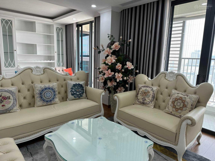 Cần bán gấp CH 4 ngủ, ban công hướng Bắc - Dt:134m2, giá chỉ  8.7 tỷ CC The Park Home. Lh: 0944076068