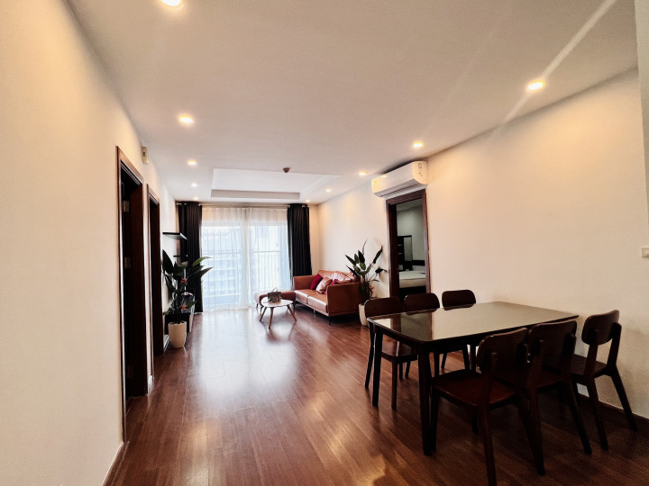 Hàng hiếm, bán nhanh căn hộ tòa R2 - Goldmark City 2PN, 86m2, có ban công, tầng đẹp. Liên hệ 0862581288
