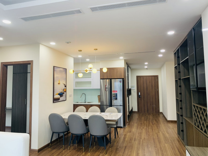 Chính chủ bán căn 2 ngủ 2WC Discovery Complex, DT 100m2, đầy đủ nội thất, có slot, giá thật 6,4 tỷ