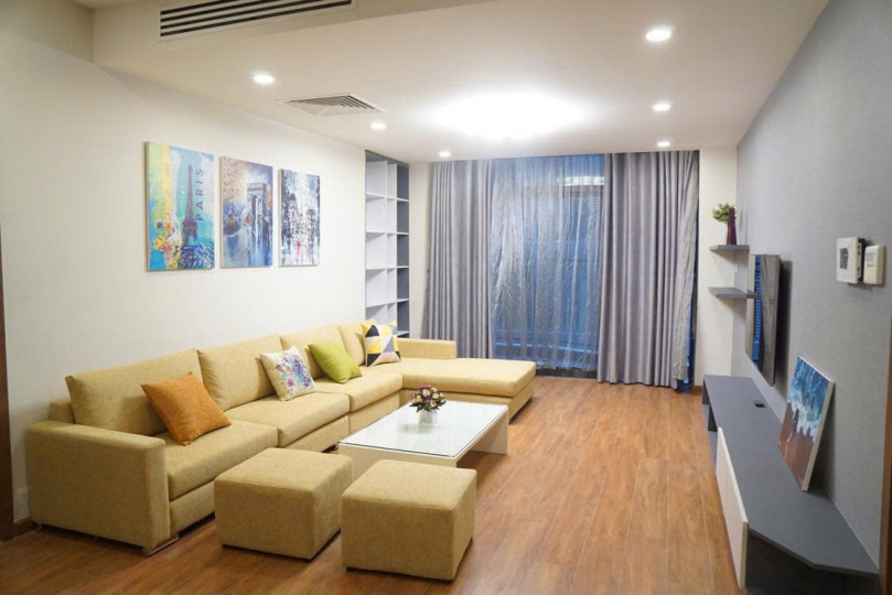 Cưc đẹp, cho thuê căn hộ chung cư cao cấp Discovery Complex, 3PN, full đồ, 148m2. Liên hệ: 0852.111.838