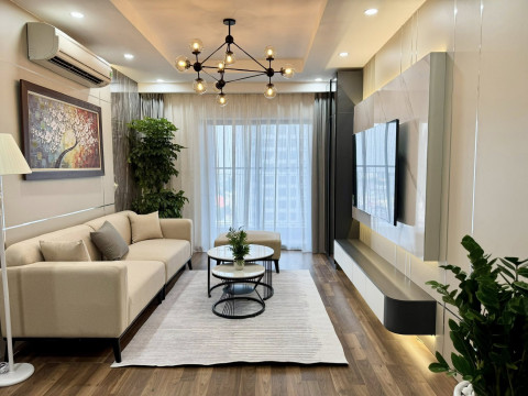 Tôi cần bán nhanh căn hộ Discovery Complex 2PN DT:92m2, BC Đông Nam full nội thất trung tâm quận Cầu Giấy